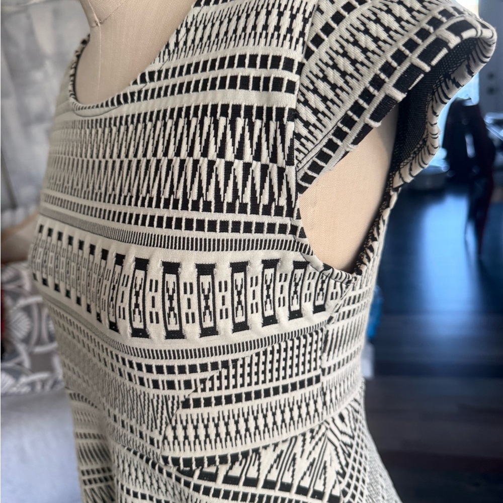Topshop Maternity Black and Cream Textured Dress With Cap Sleeves. Size 8 - Picture 4 of 9